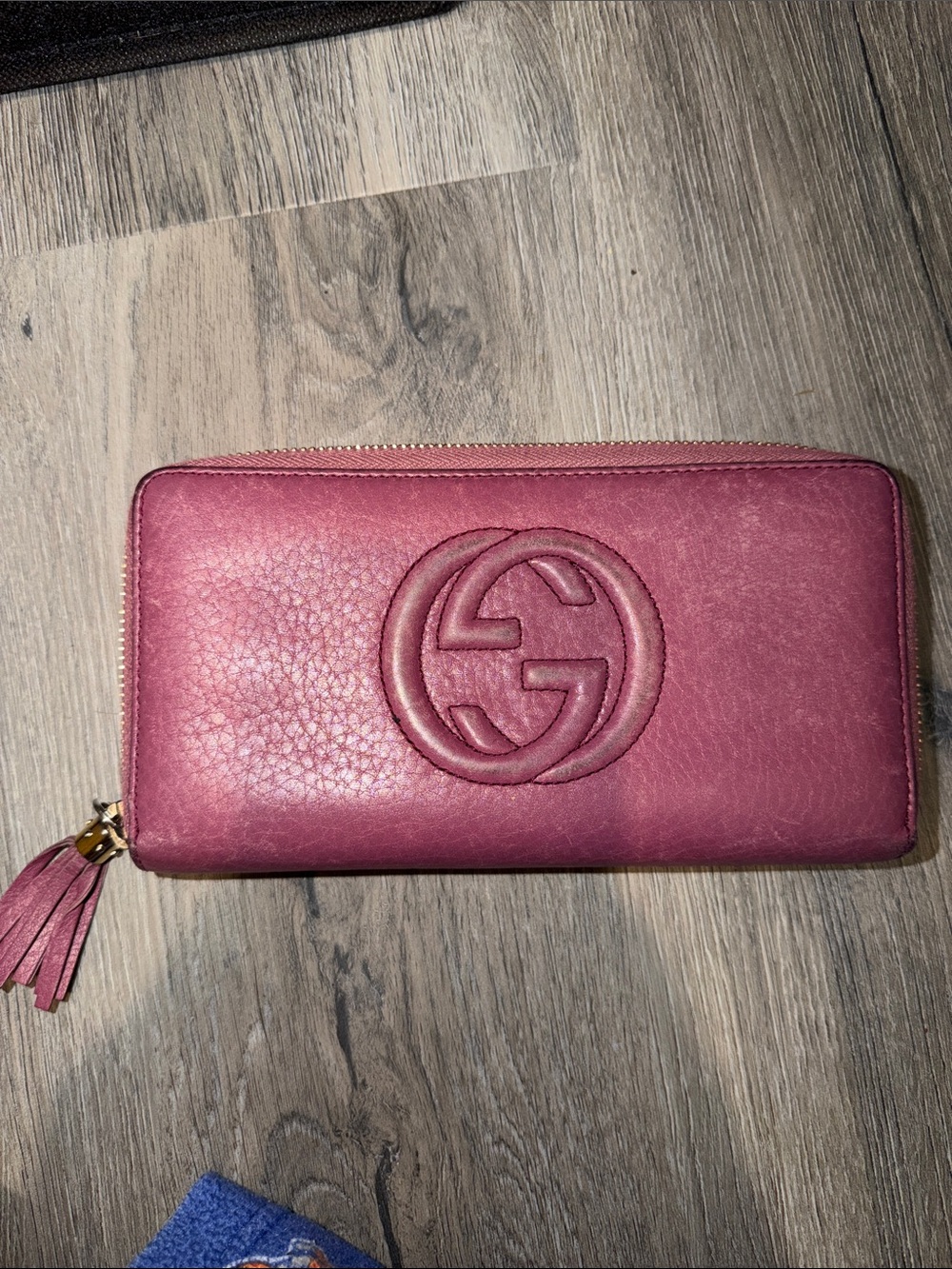 AUTHENTICATED Gucci Soho Magenta Zip-Around Wallet